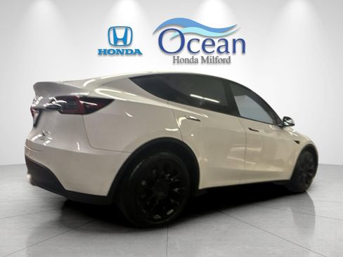 Used 2022 Tesla Model Y Long Range image 5