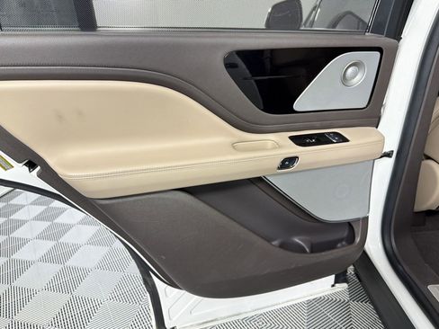 Used 2021 Lincoln Aviator Reserve w/ Equipment Group 210A image 16