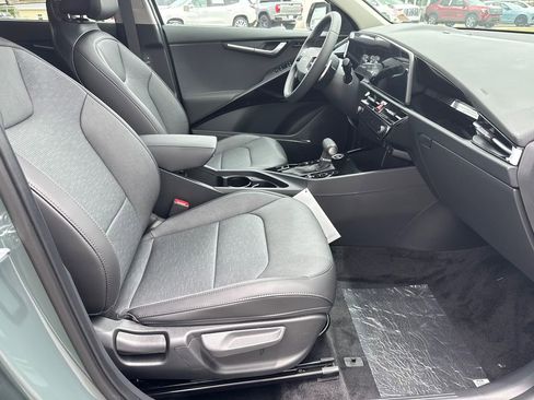 New 2025 Kia Niro SX Touring image 13