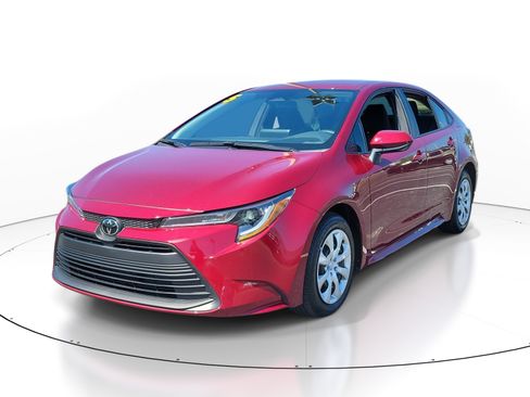 Certified 2025 Toyota Corolla LE FWD image 3