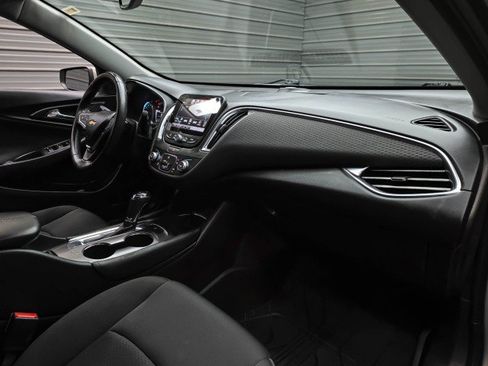 Used 2017 Chevrolet Malibu LT FWD image 13