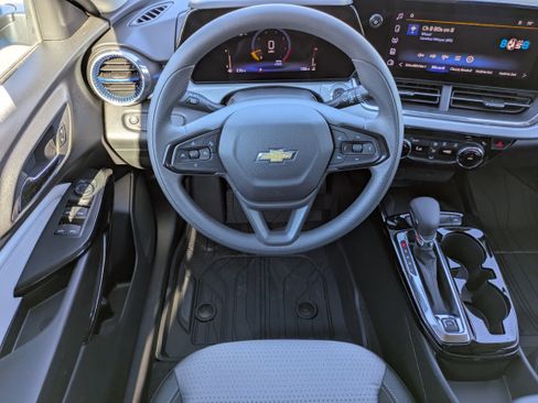 New 2026 Chevrolet Trax LT w/ Sunroof Package image 4