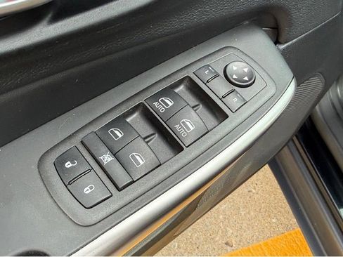 Used 2022 Jeep Cherokee Limited AWD/4WD image 16