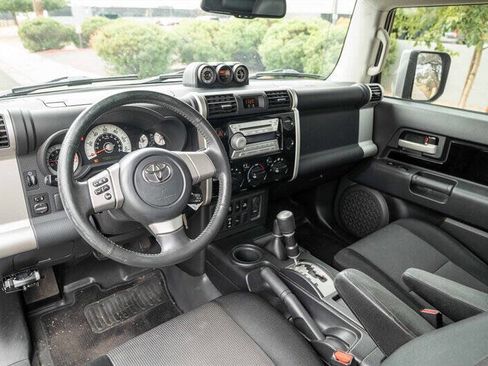 Used 2010 Toyota FJ Cruiser 4WD image 9