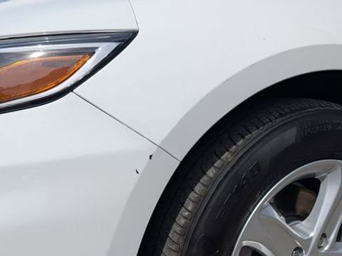 Used 2025 Chevrolet Malibu LS FWD image 3