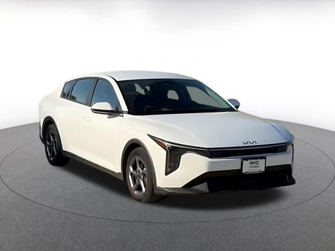 Used 2025 Kia K4 LXS image 3