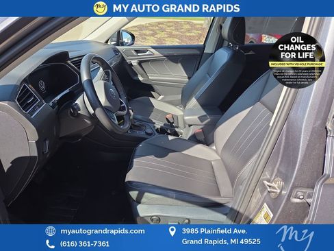 Used 2024 Volkswagen Tiguan SE AWD/4WD image 9