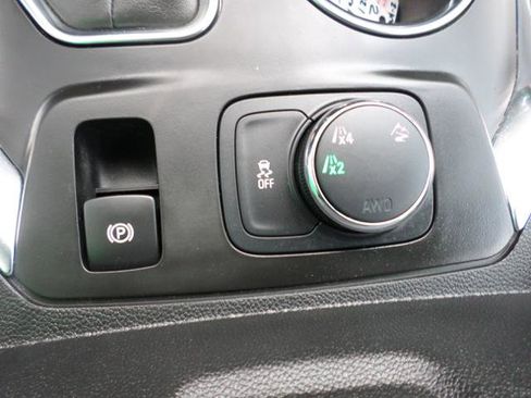 Used 2021 Chevrolet Traverse LT image 14