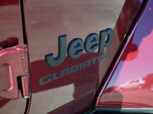 Used 2021 Jeep Gladiator Sport image 20