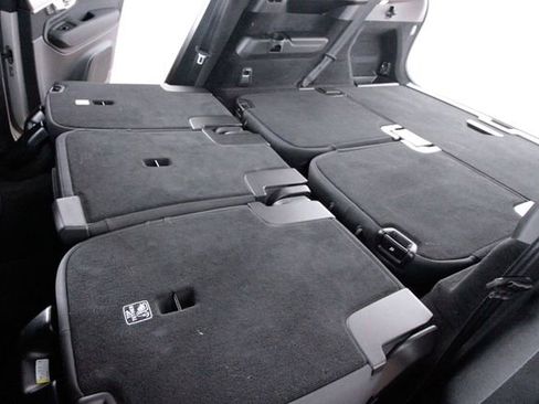 Certified 2025 Volvo XC90 B6 Plus image 33