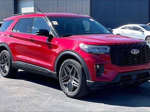 Used 2025 Ford Explorer ST-Line w/ ST-Line Street Pack AWD/4WD image 1