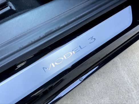 Used 2018 Tesla Model 3 Mid Range image 9