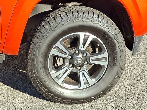 Used 2016 Toyota Tacoma TRD Sport w/ Towing Package image 8