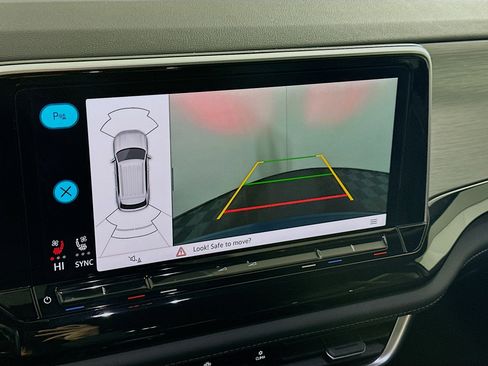 Used 2025 Volkswagen Atlas Cross Sport SE image 22