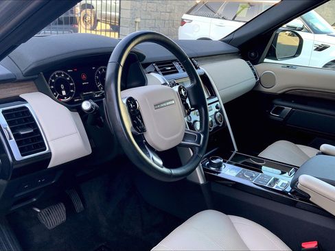 Used 2019 Land Rover Discovery HSE AWD/4WD image 17