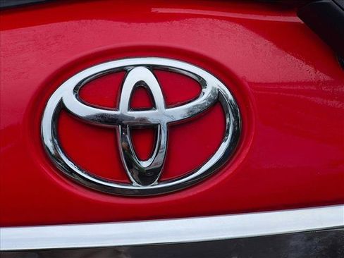 Used 2014 Toyota Yaris L FWD image 12