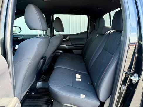 Used 2019 Toyota Tacoma TRD Sport AWD/4WD image 29
