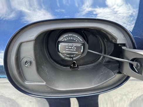 Certified 2018 Porsche Macan S AWD/4WD image 43
