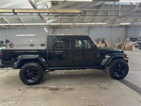 Used 2024 Jeep Gladiator Sport AWD/4WD image 8