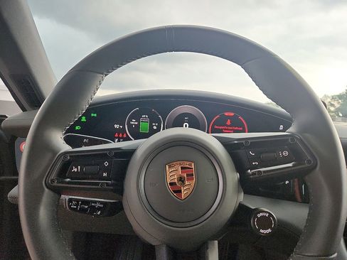 Certified 2025 Porsche Taycan image 17