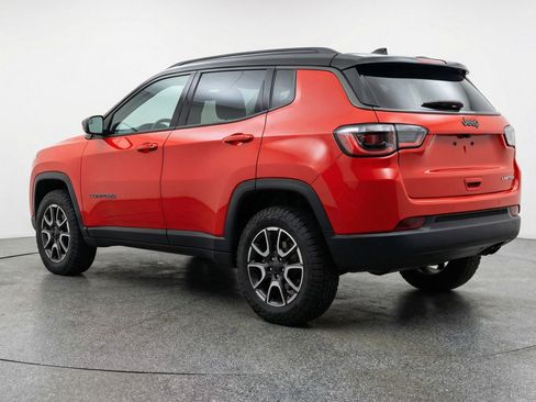 Used 2025 Jeep Compass Trailhawk image 6