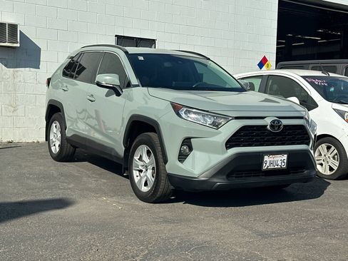 Used 2021 Toyota RAV4 XLE w/ Carpet Mat Package (TMS) FWD image 2