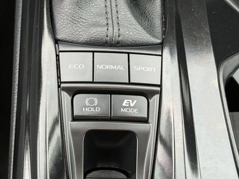 Used 2025 Toyota Camry SE FWD image 17