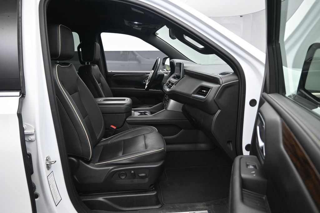 Used 2023 Chevrolet Suburban Premier AWD/4WD image 31