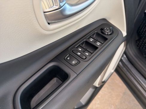 Used 2022 Jeep Renegade Latitude AWD/4WD image 10