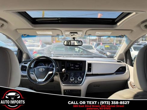 Used 2016 Toyota Sienna XLE Premium image 26