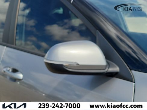 New 2026 Kia Seltos S FWD image 8
