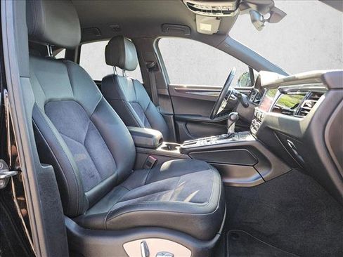 Used 2019 Porsche Macan AWD/4WD image 23