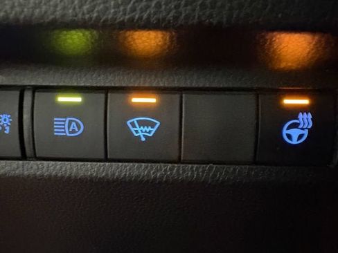 Used 2020 Toyota RAV4 XLE w/ Convenience Package AWD/4WD image 9