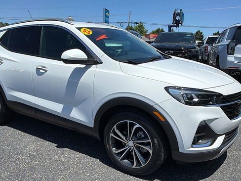Used 2022 Buick Encore GX Essence FWD image 3
