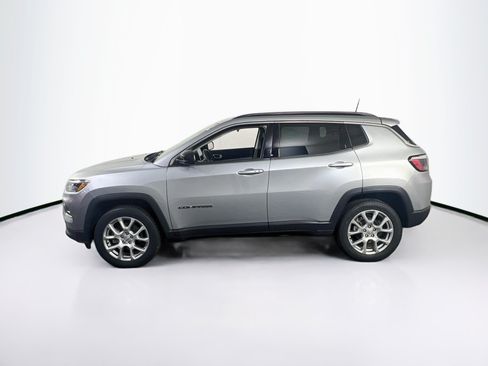 Used 2022 Jeep Compass Latitude w/ Sun and Sound Group AWD/4WD image 8