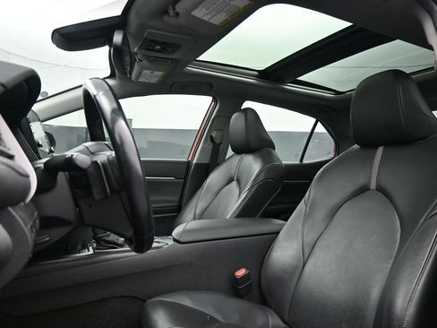 Used 2022 Toyota Camry XSE FWD image 11
