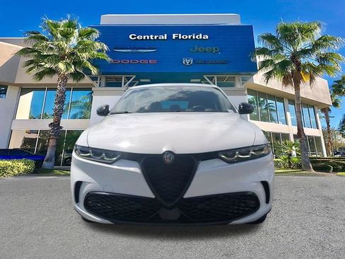 Used 2025 Alfa Romeo Tonale w/ Premium Package AWD/4WD image 3