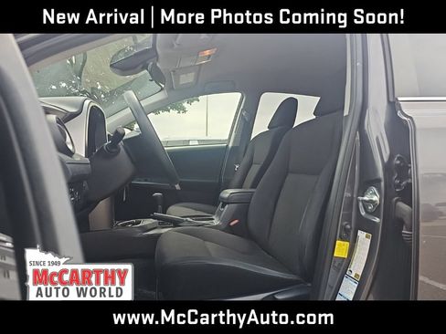 Used 2018 Toyota RAV4 LE AWD/4WD image 6