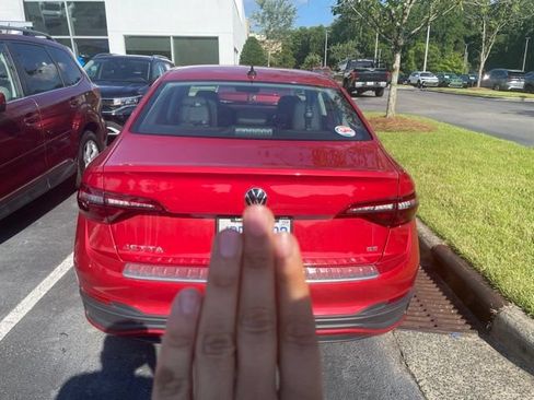 Used 2023 Volkswagen Jetta SE w/ Panoramic Sunroof Package FWD image 9