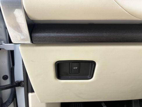 Used 2023 Land Rover Range Rover Long Wheelbase SE AWD/4WD image 6