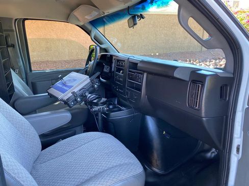 Used 2021 Chevrolet Express 2500 RWD image 38