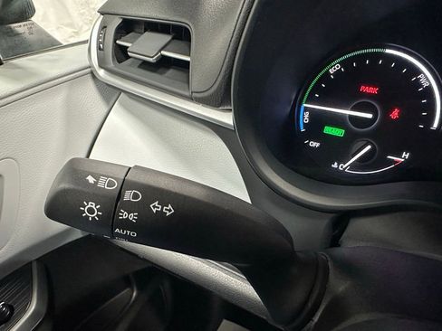 Used 2025 Toyota Sienna LE image 21