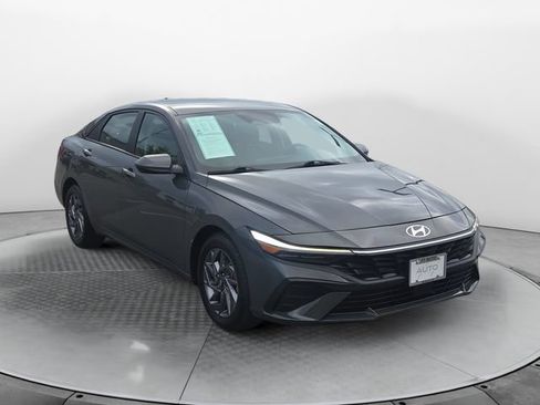 Used 2024 Hyundai Elantra SEL FWD image 7
