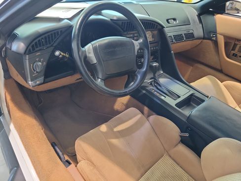 Used 1991 Chevrolet Corvette Convertible RWD image 3
