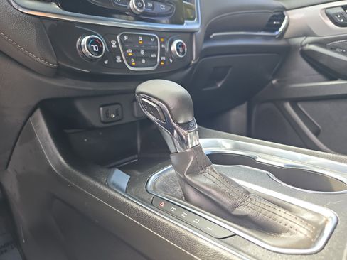 Used 2023 Chevrolet Traverse LT FWD image 32