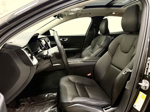 Used 2024 Volvo S60 B5 Core FWD image 12