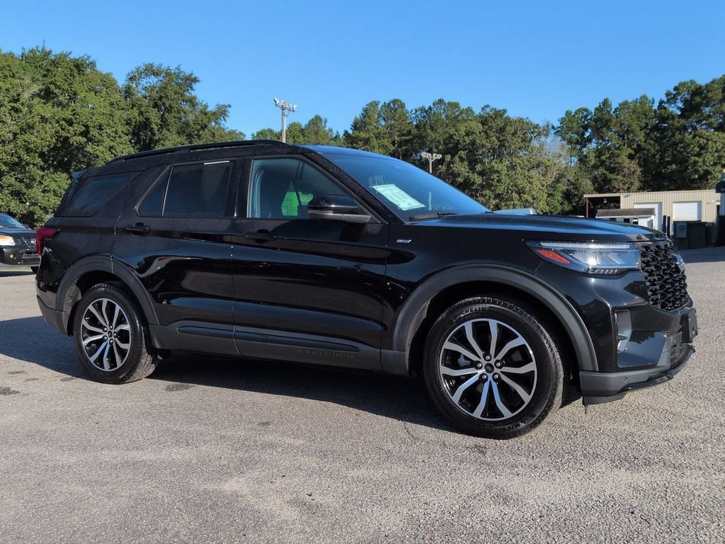 Used 2025 Ford Explorer ST-Line RWD image 2