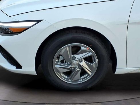New 2026 Hyundai Elantra SE FWD image 9