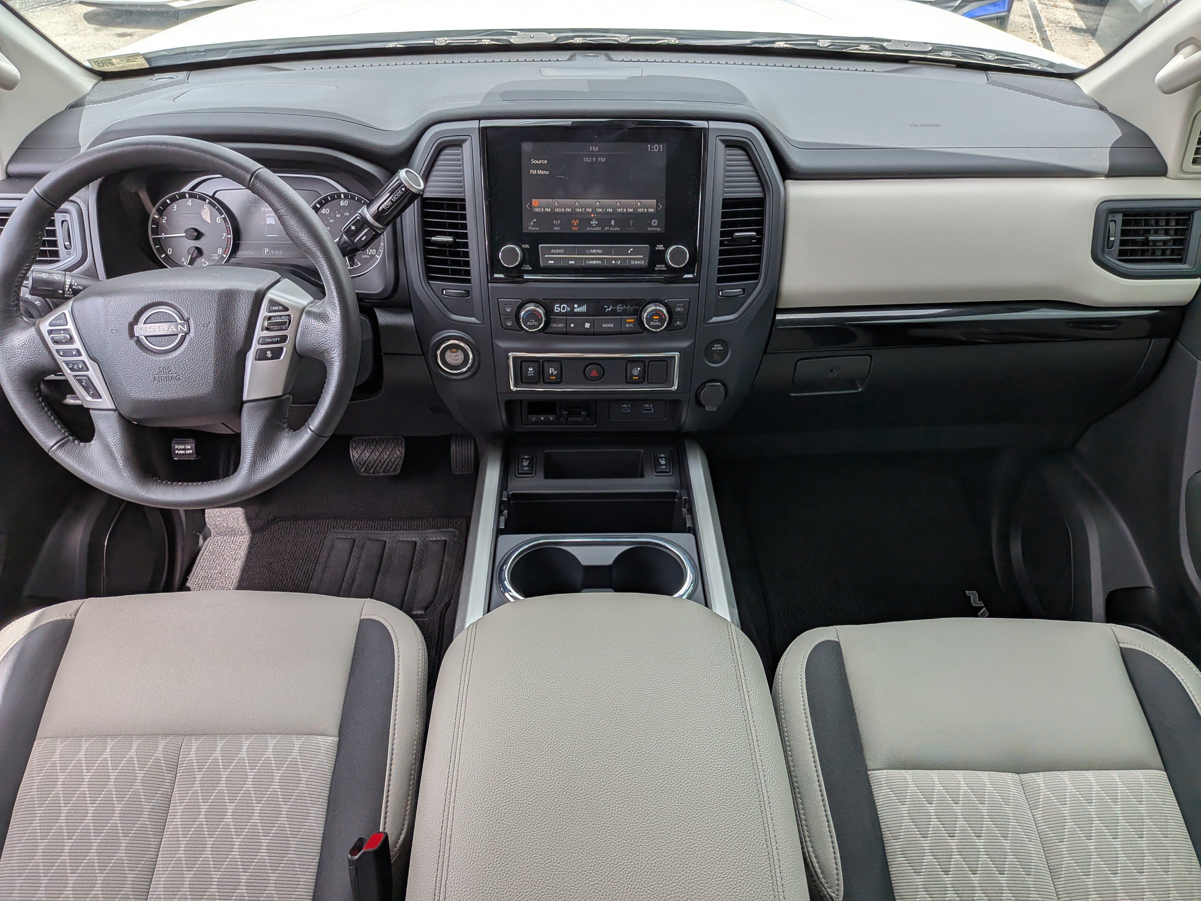 Used 2024 Nissan Titan SV w/ SV Convenience Package RWD image 16