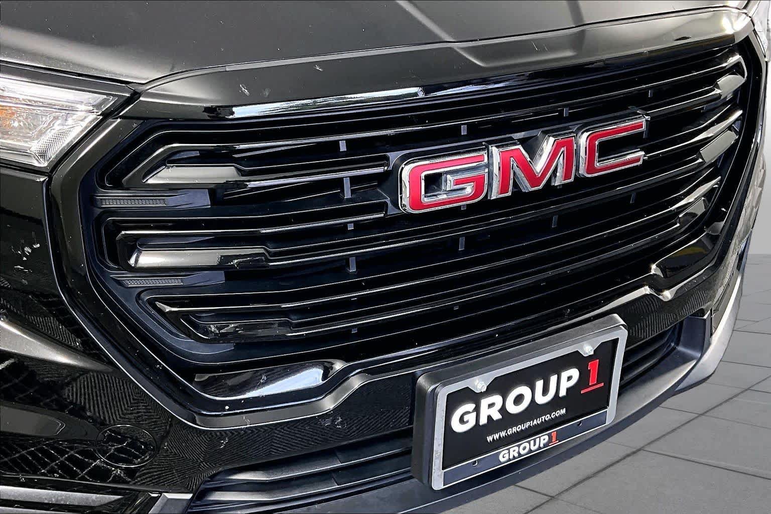 Used 2024 GMC Terrain SLE w/ Driver Convenience Package FWD image 28